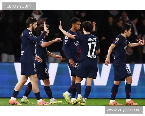 欧联杯精彩对决里昂大胜巴黎圣日耳曼上演帽子戏法引爆全场